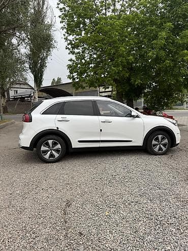 oc.lg: Kia Niro: 2017 г., 1.6 л, Гибрид, Кроссовер — 4