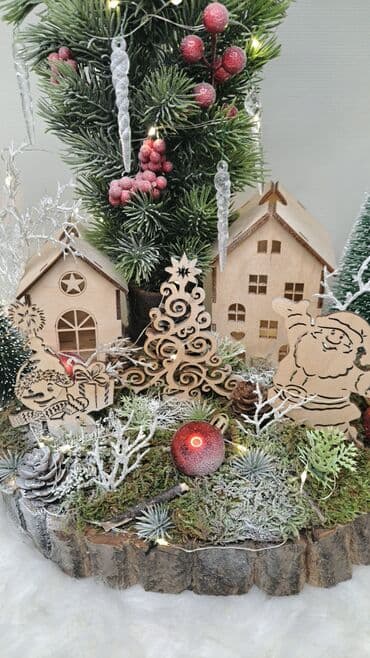 ёлки на новый год: Новогодняя декоративная композиция «Зимняя деревушка» на спиле дерева — 9