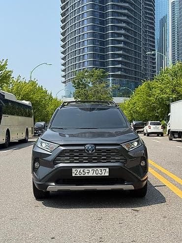e2 byd: Toyota RAV4: 2021 г., 2.5 л, Автомат, Гибрид, Кроссовер — 1