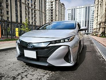 byd e9: Toyota Prius: 2017 г., 1.8 л, Автомат, Гибрид, Хэтчбэк — 4