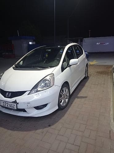 салон на фит: Honda Fit: 2008 г., 1.5 л, Автомат, Бензин, Хэтчбэк — 4