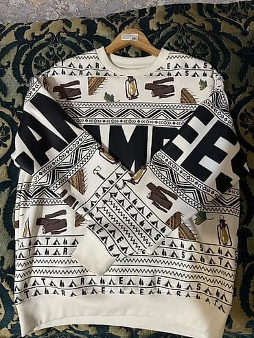 Плащи: Свитшот с утеплённым начёсом и принтом в стиле кемпинга. ▫️Покупал в — 1