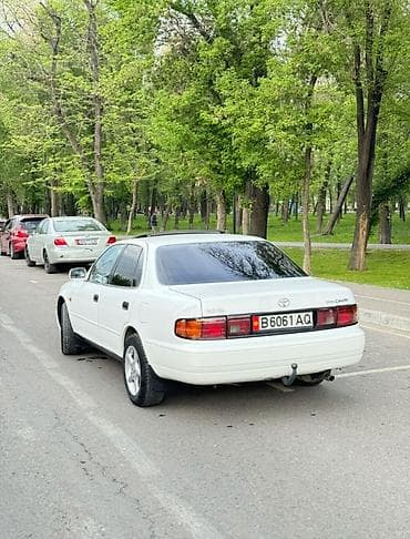 Транспорт: Toyota Camry: 1993 г., 2.2 л, Механика, Бензин, Седан — 2