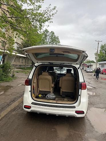 посадка машины: Kia Carnival: 2019 г., Дизель, Минивэн — 1