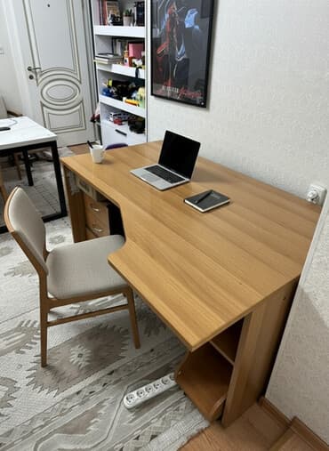 Компьютерный стол, Угловой