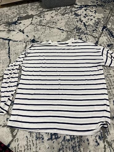 Женские рубашки новые, не носили. Размер не подошел либо просто лежат — 4