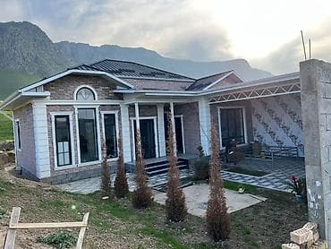 план дом: Просторный одноэтажный дом с современной архитектурой и большим — 5