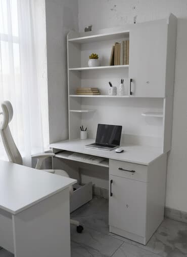 компьютер в столе: Компьютерный стол, С полками — 2