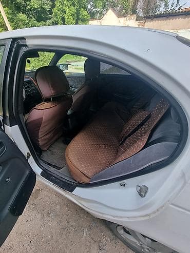 mazda 323: Toyota Avensis: 1999 г., 1.6 л, Механика, Бензин, Седан — 5