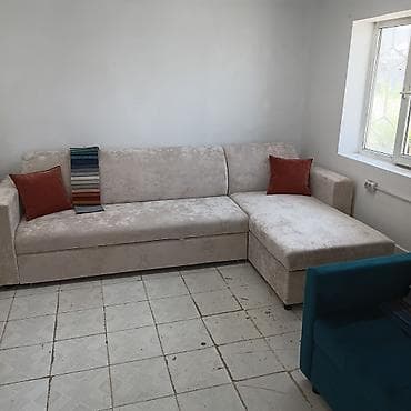 Бурчу бар диван, Кутулар менен — 3