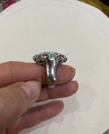 красная нить с золотом 585: Кара Балта Набор кольцо и кулон с изумрудами из серебра размер 18 — 3