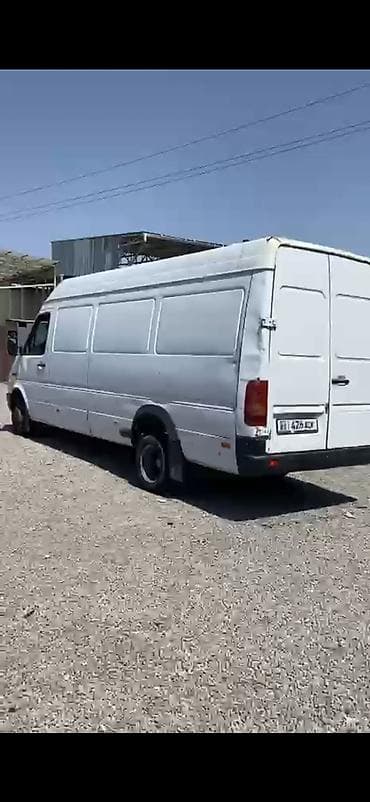 шлем с визором: Volkswagen LT длиннобазный, высокий кузов, белый фургон. Кузов: - — 4