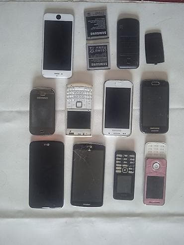 nokia c7: Лот старых мобильных телефонов и аксессуаров. цена 5000 сом за все — 1