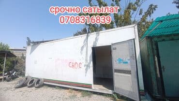 туалет в аренду: Предлагается к продаже грузовой прицеп белого цвета, универсальная — 1
