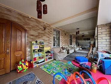 дом асабняк: Продаю 2х этажный особняк в центре города Площадь 370 м2 Площадь — 8