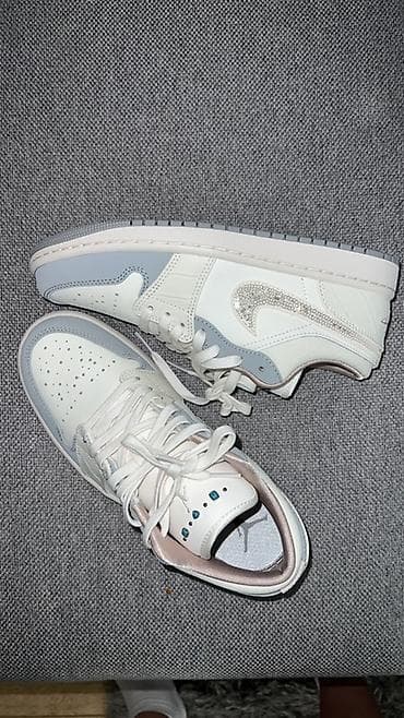 низкие джорданы: Кроссовки, 39, Air Jordan, Новый, цвет - Белый, Самовывоз, Платная доставка — 1