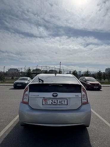 Toyota: Toyota Prius: 2015 г., 1.8 л, Гибрид, Хэтчбэк — 4