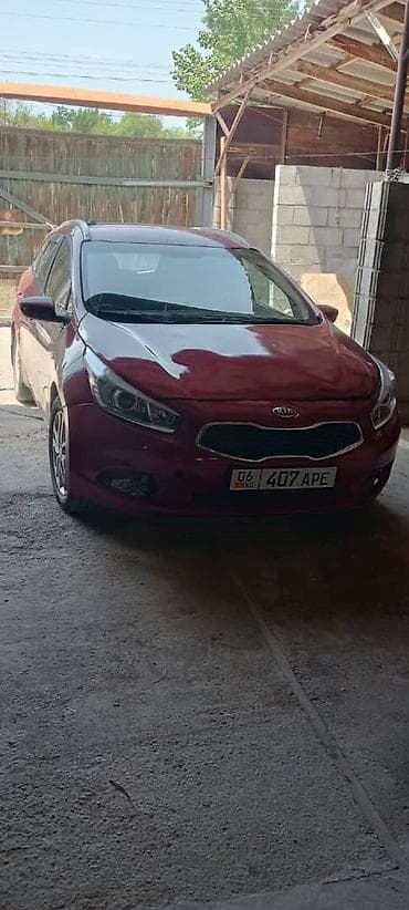 Kia Ceed: 2014 г., 1.6 л, Механика, Бензин, Универсал — 1