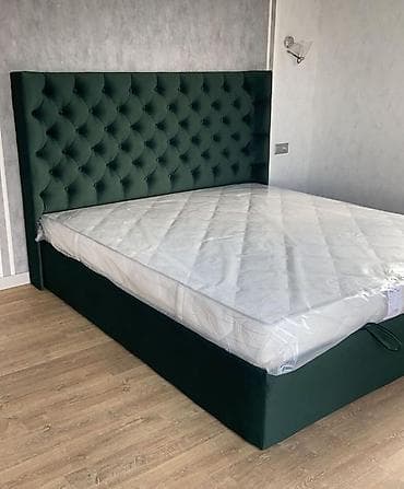 sofa bed: Кровать с высоким мягким изголовьем в стиле «каретная стяжка». - — 1