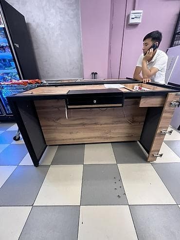 сколько стоит игровой стол: Кассовый стол, 150 см* * 60 см* 90 см, Б/у — 2