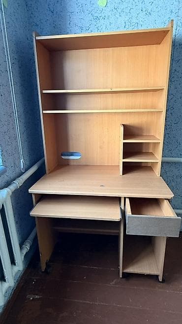 Компьютерный стол, с полками Подходит для учебы и работы, размещения