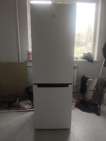 mini refrigerator: Холодильник Indesit, Б/у, Двухкамерный, De frost (капельный), 60 * 1 * — 4