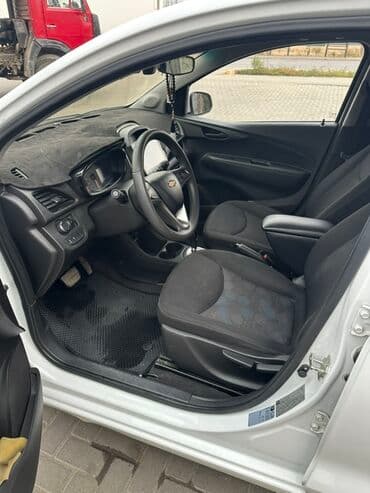 шевроле монза 2023: Chevrolet Spark: 2017 г., 1 л, Вариатор, Бензин, Хэтчбэк — 4