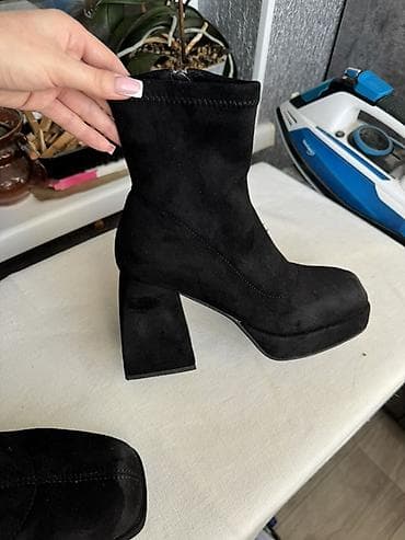 Ботинки и ботильоны: Черные женские ботильоны на устойчивом широком каблуке. - Материал — 2