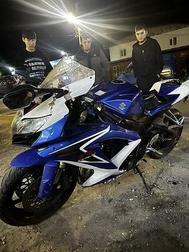 Транспорт: Мотоцикл Suzuki GSX-R (серия спортбайков), синий/белый. Основные — 5