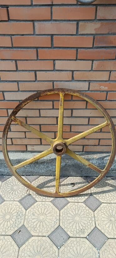 купить мини оборудование для производства туалетной бумаги: Шестерня от шерстичесальной оборудовании. диаметр 90 см. Есть 3 шт — 3