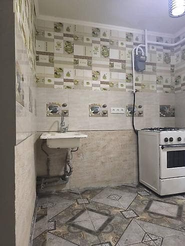 72: 2 комнаты, 43 м², 10 мкр 104 серия, 1 этаж — 4
