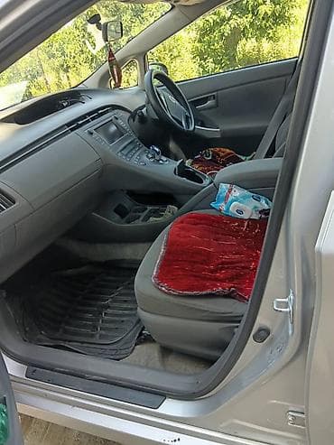 li 9 max: Toyota Prius: 2013 г., 1.8 л, Автомат, Гибрид — 7