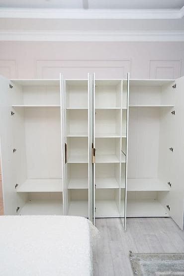 dinner table: Спальный гарнитур в современном стиле, белый, с акцентами под золото — 4