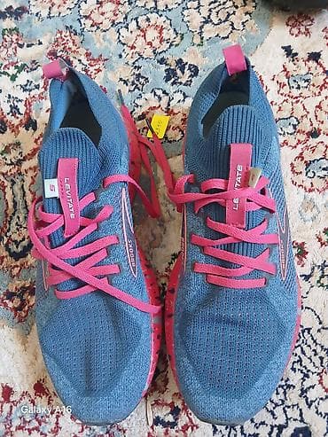Личные вещи: Кроссовки (2 пары): 1) Adidas, черные, повседневные - Материал верха — 4