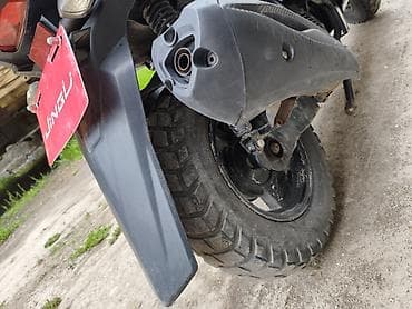 скутер нарын: Скутер Jinan (на фото наклейка бренда), класс 50–125 см³. срочно — 9