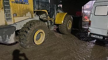 id 4: Мобильный шиномонтаж для грузовых автомобилей. Услуги: - Выезд к — 2