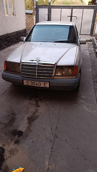 Mercedes-Benz W124: 1988 г., Седан — 10