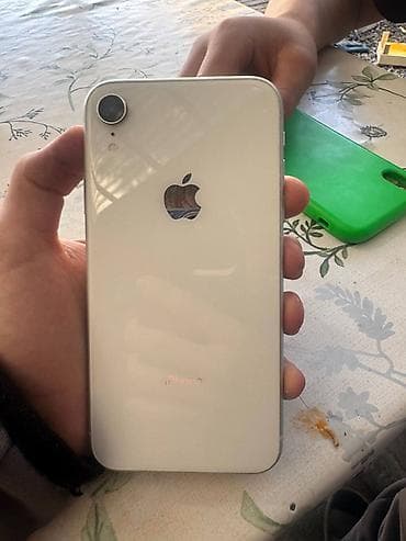 Apple iPhone XR, белый цвет.передний камера не работает экран чистый