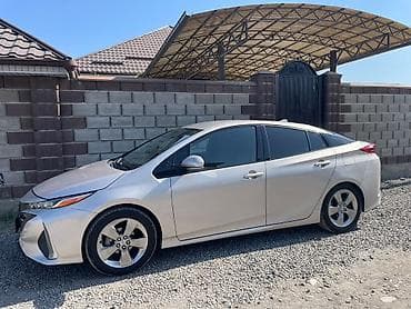 тесла модел с: Toyota Prius: 2017 г., 1.8 л, Вариатор, Гибрид, Лифтбек — 1
