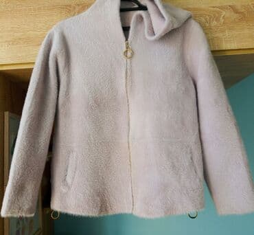 tech fleese: Из шерсти альпаки, бледно-серо розовая курточка с капюшоном на золотой — 3