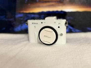 zenit e: Беззеркальная камера Nikon 1 V1 (белая) с аксессуарами. Комплектация — 3