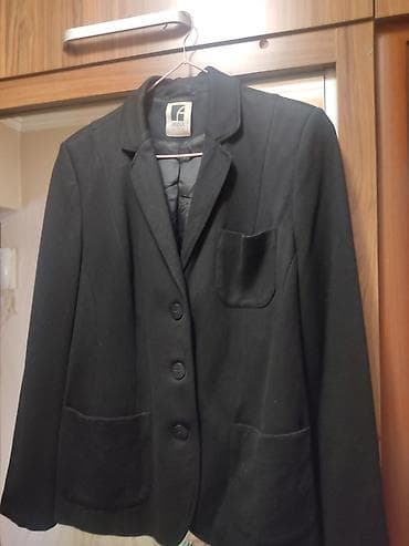 Продаю пиджак трикотажный. Хорошо тянется . Цена 300