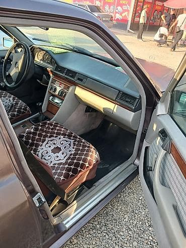 feng bao: Mercedes-Benz W124: 1992 г., Седан — 3