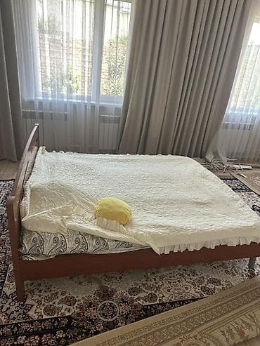 Эмерек: Двуспальная кровать из массива дерева с простым и надежным каркасом — 3