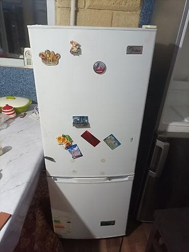 холодильники морозильники: Холодильник Midea, двухкамерный, белый. - Размещение морозильной — 1