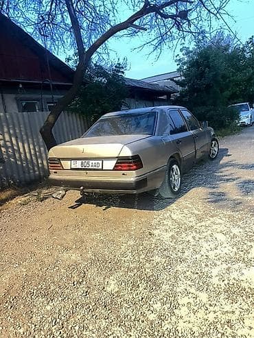 210 mers: Mercedes-Benz W124: 1990 г., 2.3 л, Механика, Бензин, Седан — 2