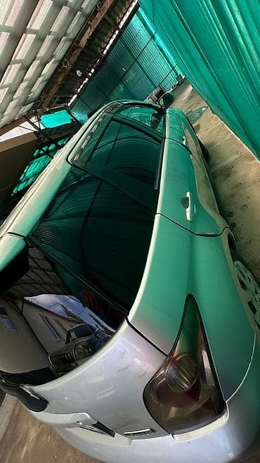 Унаа сатуу: Toyota Ist: 2002 г., Автомат, Бензин, Хетчбек — 2