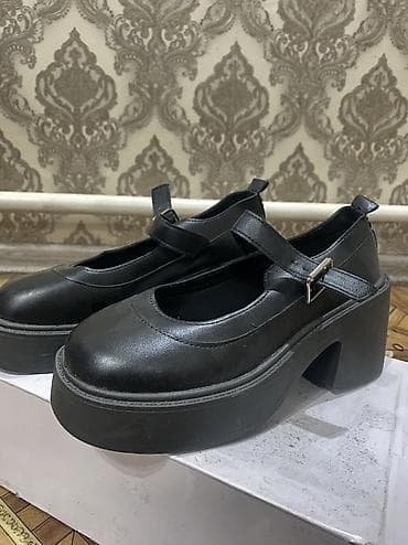 Туфли Mary Jane, 39 размер, но маломерки и подходит под 38! Одевались — 4