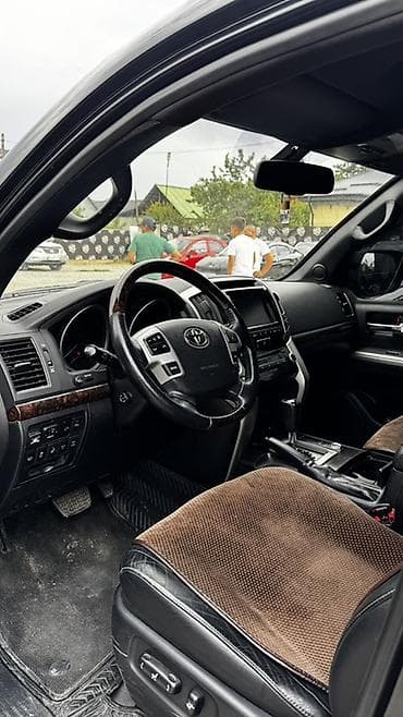 Toyota Land Cruiser: 2015 г., 4.6 л, Автомат, Бензин, Внедорожник — 5