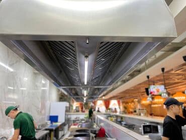 оборудование для кафе и ресторанов бу: Вытяжка промышленная, стол из нержавейки, мойка, котломойка, стеллаж — 3